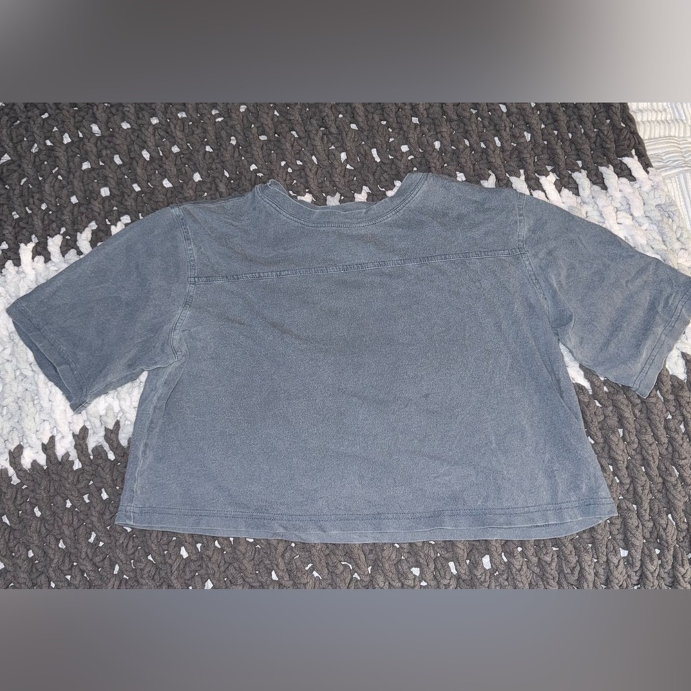 Super cute blue- gray cropped t shirt!